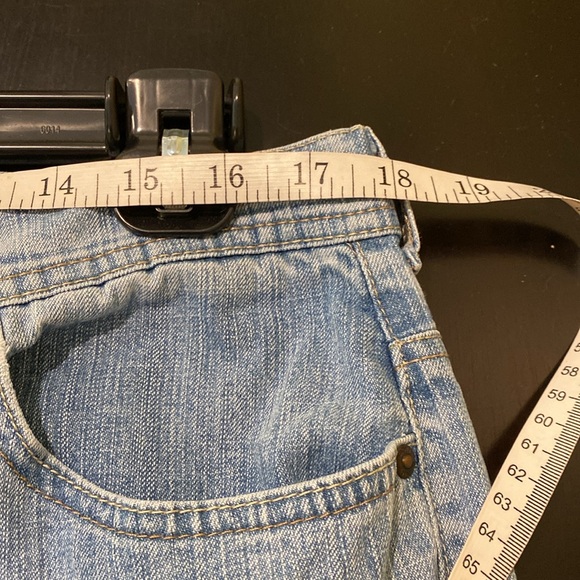 Gloria Vanderbilt Jeans, Light Wash, Size 16 - Picture 5 of 9